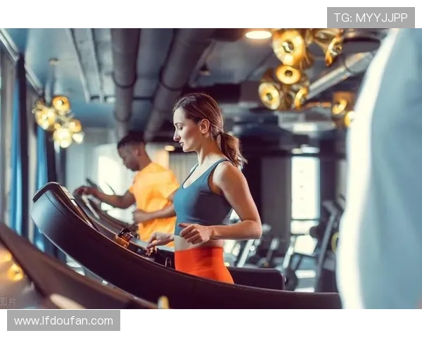 [健身动起来]吴文英带来负重有氧综合训练.